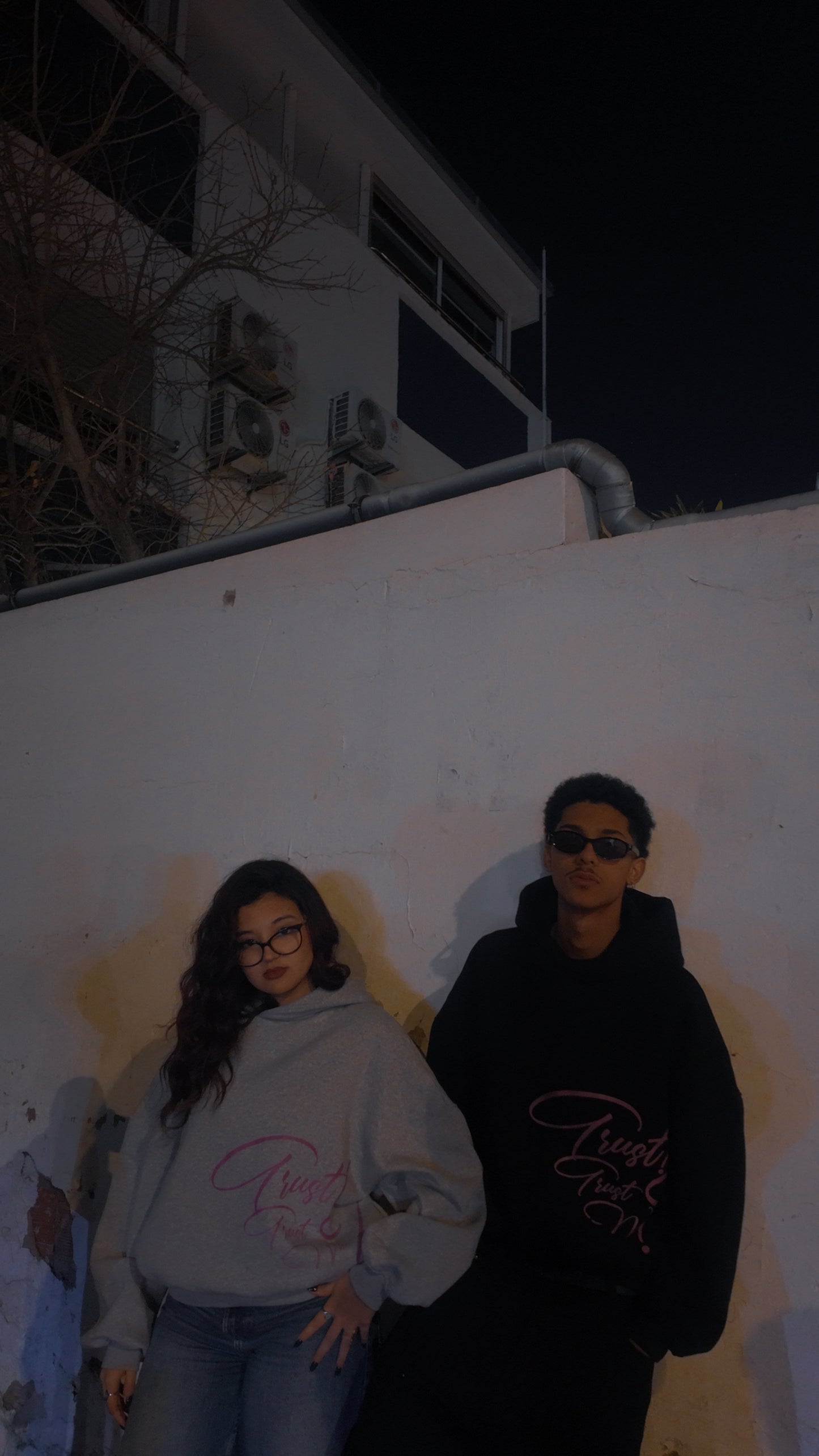 TRUST! TRUST WHO? – Cropped Hoodie