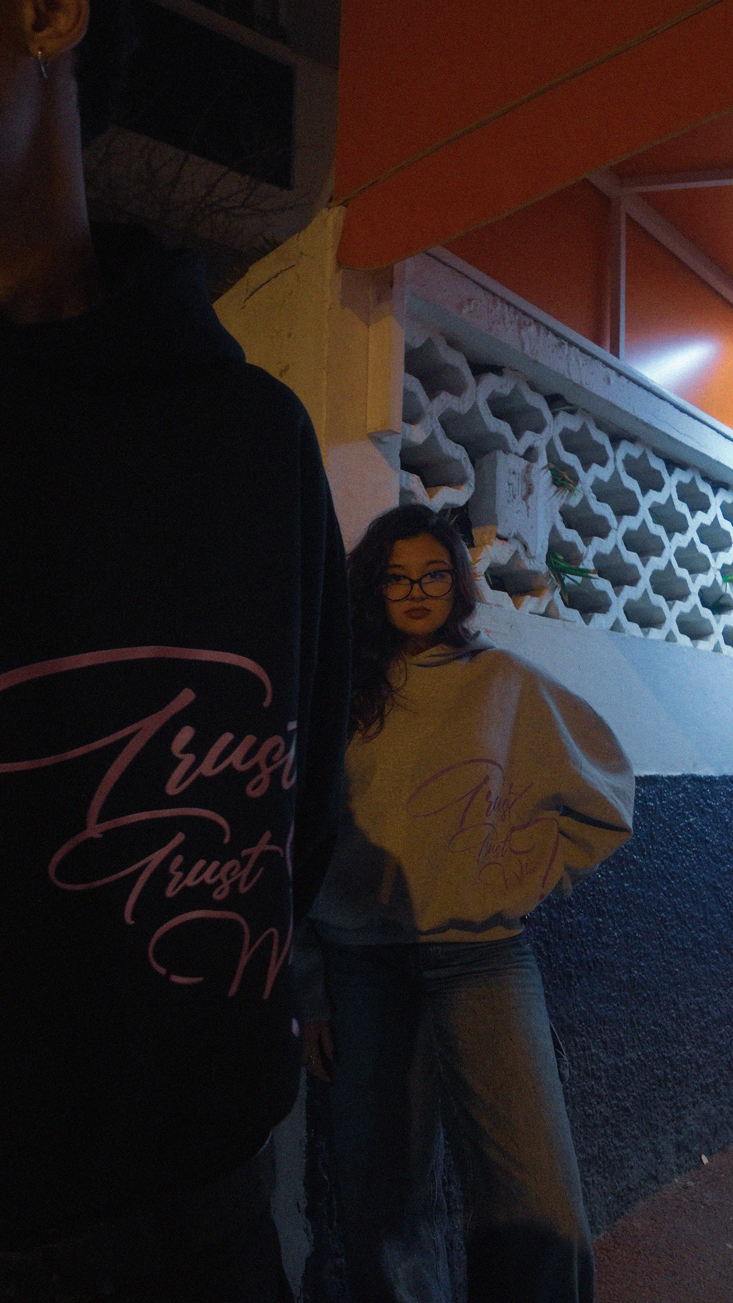 TRUST! TRUST WHO? – Cropped Hoodie